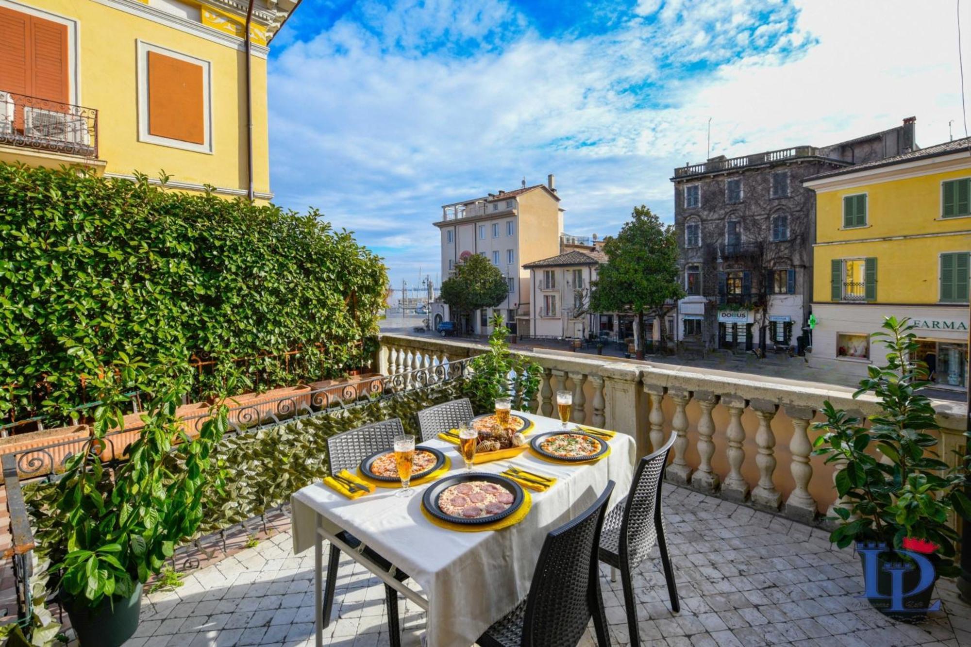 Desenzanoloft Official Partner Marriott Homes & Villas - Let It Be A Dream - Renovation 2025 Lake View Desenzano del Garda Bagian luar foto