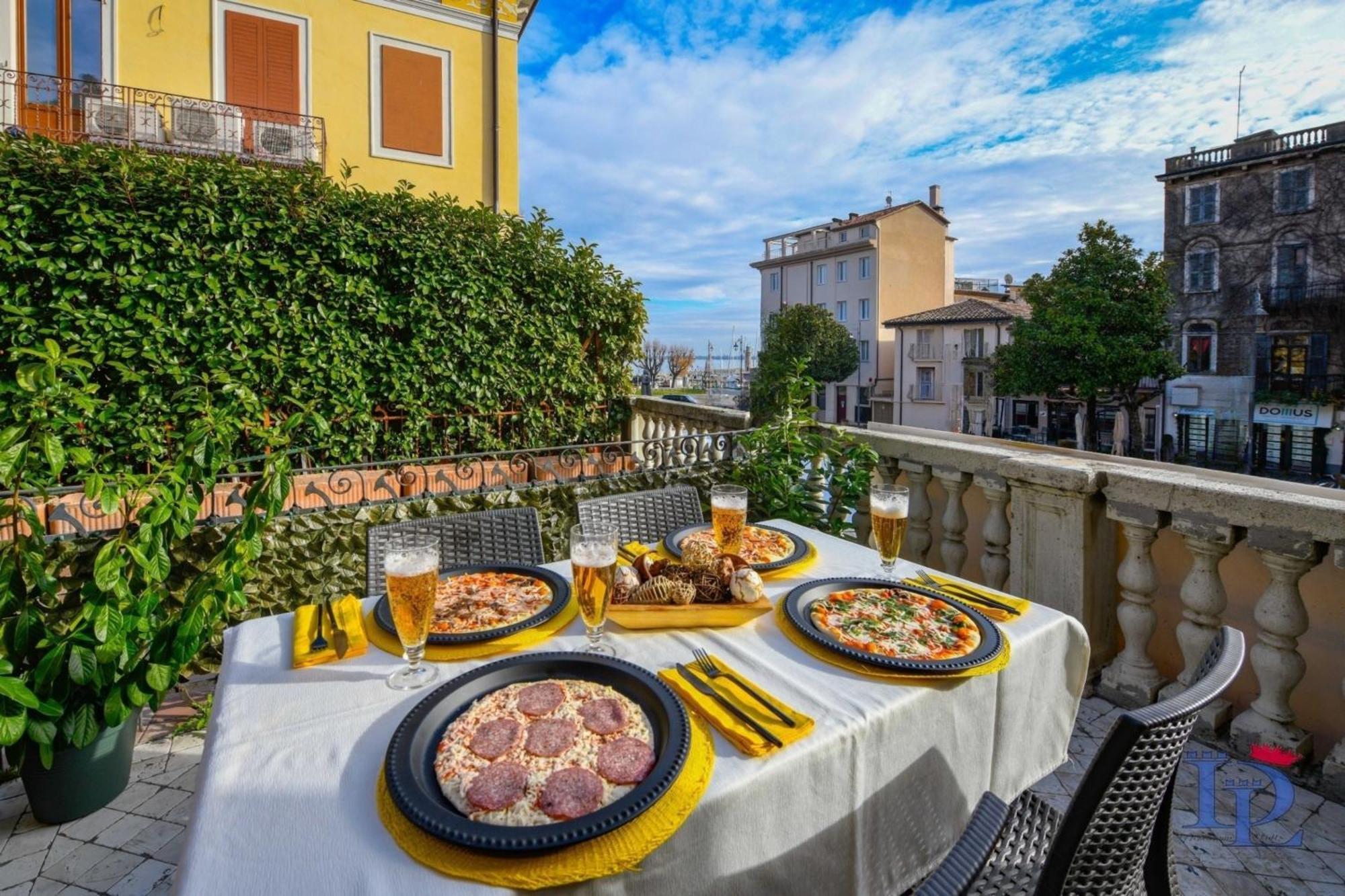 Desenzanoloft Official Partner Marriott Homes & Villas - Let It Be A Dream - Renovation 2025 Lake View Desenzano del Garda Bagian luar foto