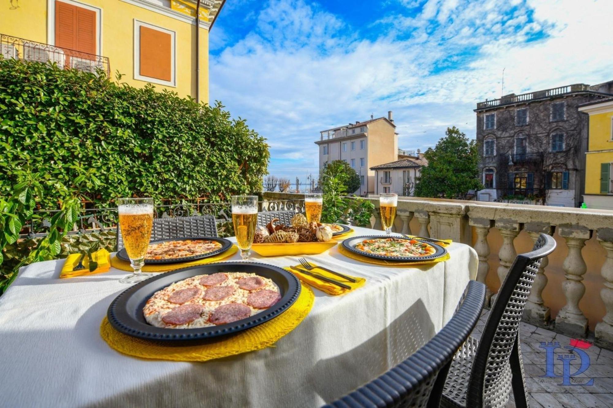 Desenzanoloft Official Partner Marriott Homes & Villas - Let It Be A Dream - Renovation 2025 Lake View Desenzano del Garda Bagian luar foto