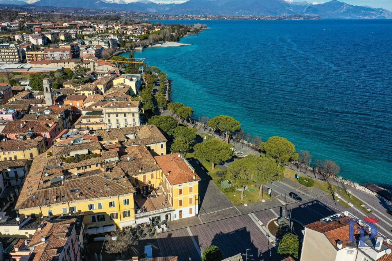 Desenzanoloft Official Partner Marriott Homes & Villas - Let It Be A Dream - Renovation 2025 Lake View Desenzano del Garda Bagian luar foto